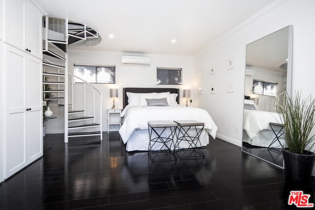 Building Photo - 6121 Glen Holly St