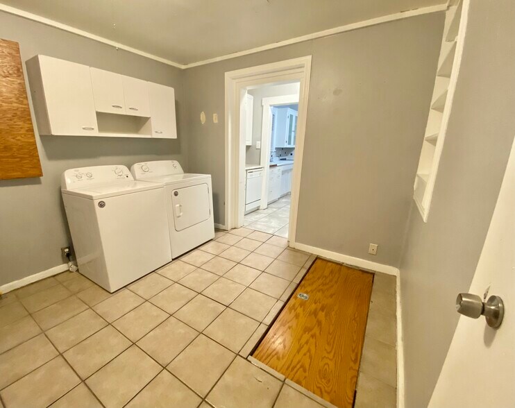 Laundry room and basement/storm cellar - 2812 NW 15th St