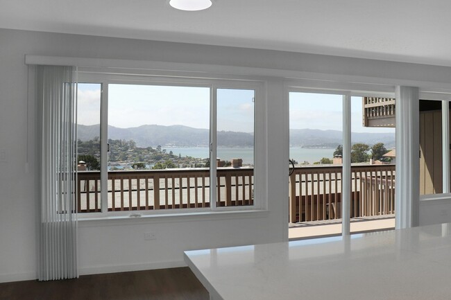 Building Photo - 55 Marinero Cir