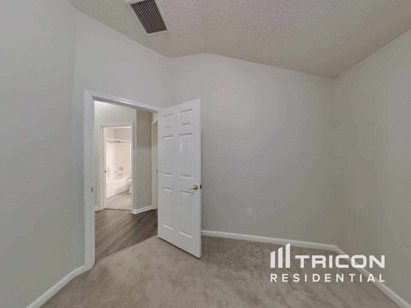 Building Photo - 2877 Centerwood Dr N