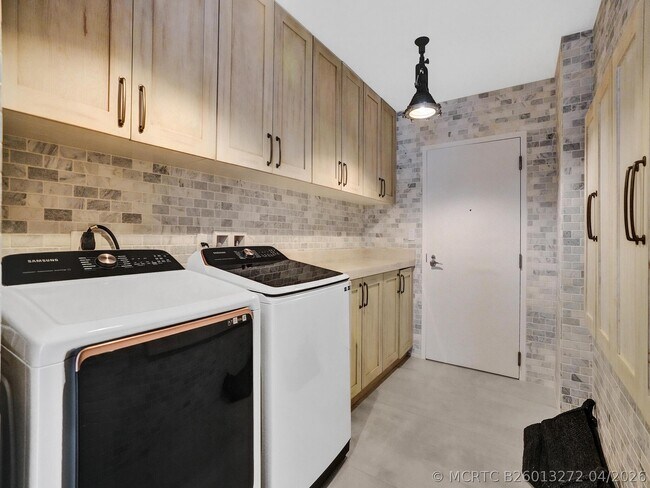 Building Photo - 17301 Biscayne Blvd