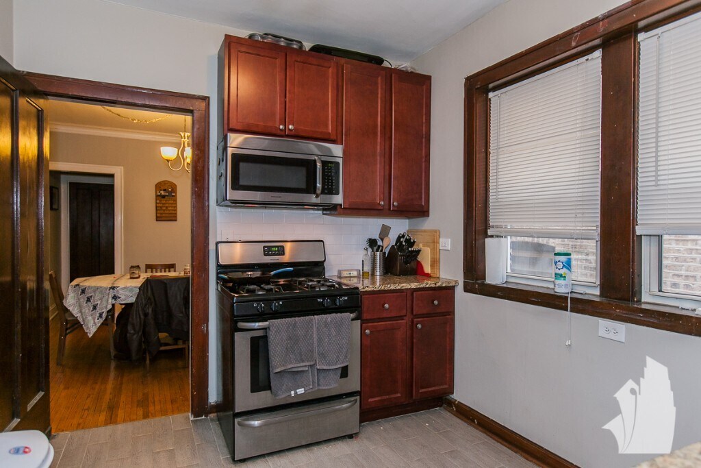 Building Photo - 3511 N Damen Ave