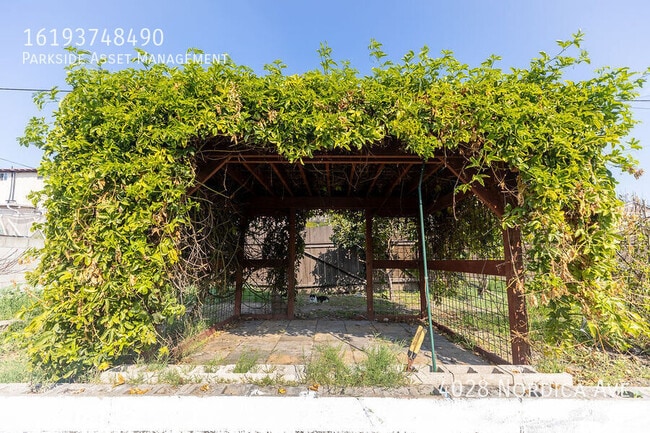 Building Photo - 4028 Nordica Ave