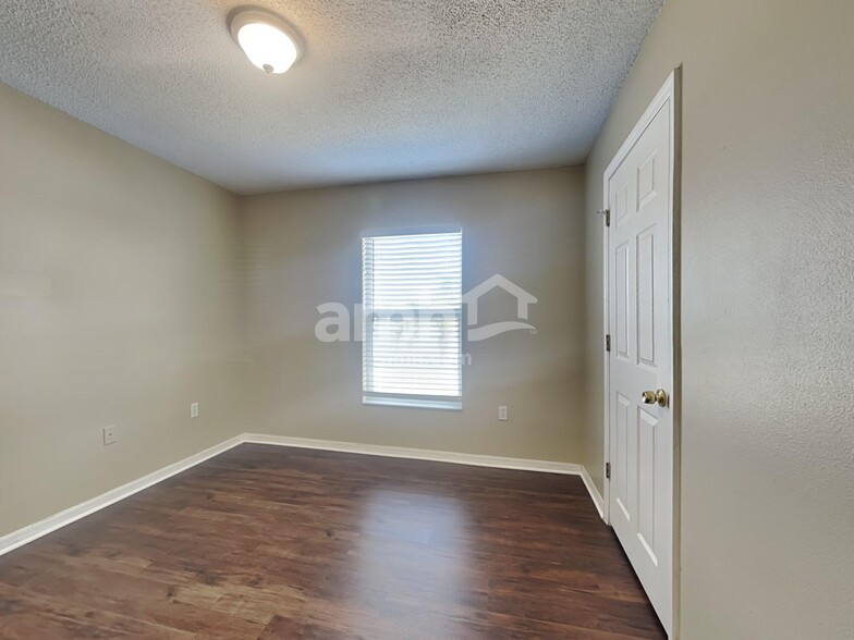 Building Photo - 12621 Lake Vista Dr