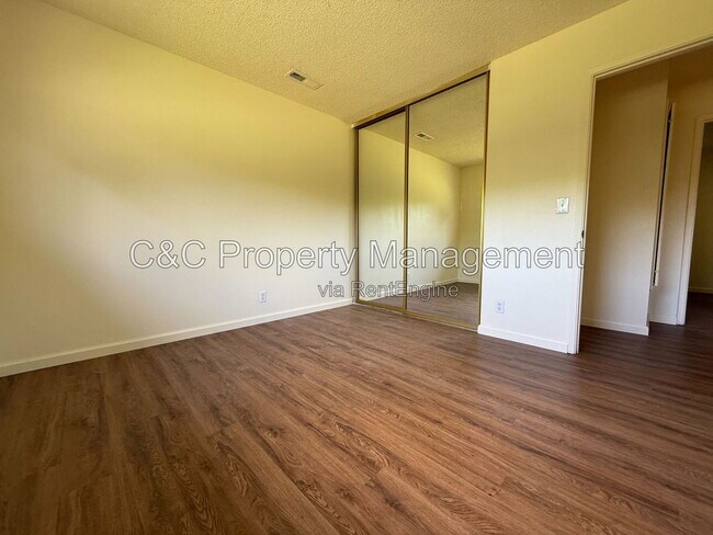 Building Photo - 938 Estrada Ct