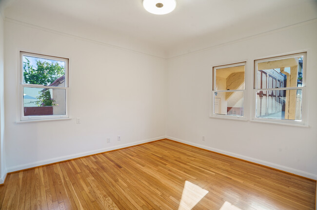 Bedroom - 1557 S Genesee Ave