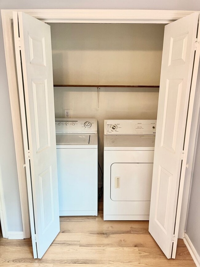 Building Photo - Spacious 2 bedroom/1.5 bathroom Donelson t...