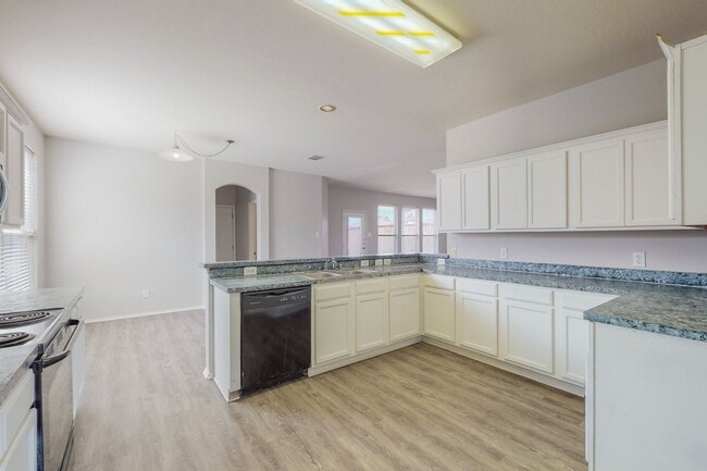 Building Photo - ***Pre-Marketing*** Great Home with Room T...