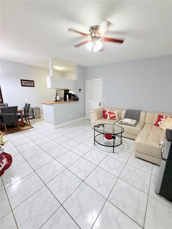 Building Photo - 9729 Hammocks Blvd