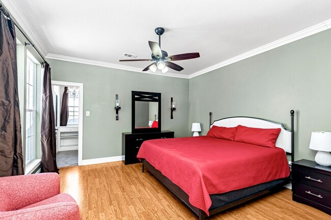 Building Photo - Fully Furnished 2 Bed / 2 Bath with Garage & Courtyard in Village St. George