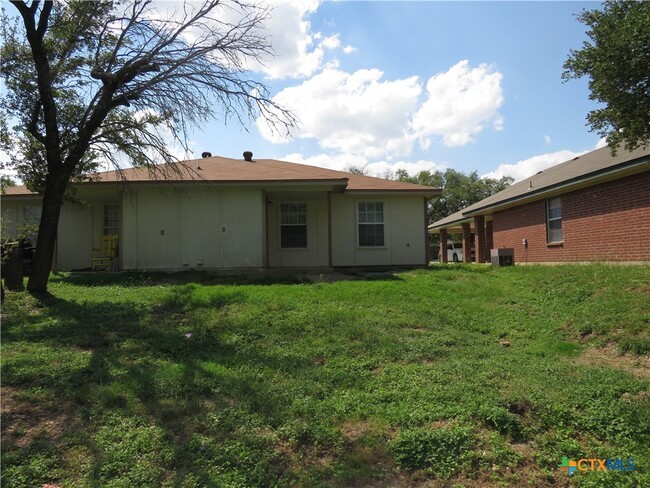 Building Photo - 1623 Pontotoc Trce