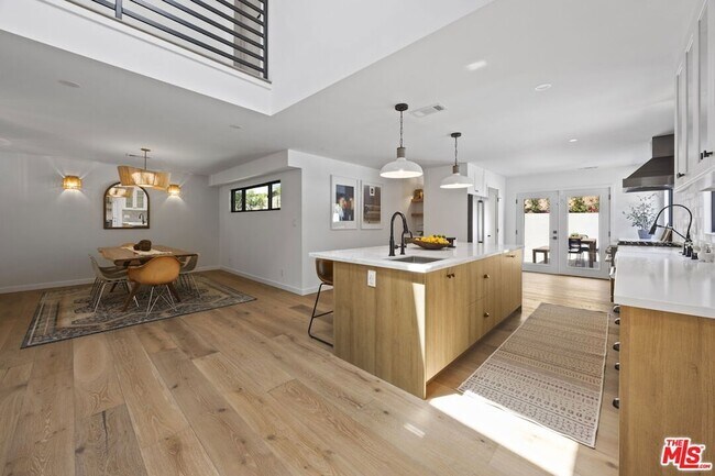 Building Photo - 1131 Rancho Dr