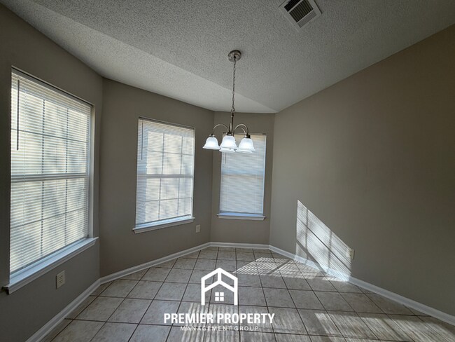 Building Photo - 45 Pine Ridge Cove