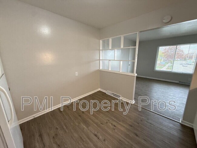 Building Photo - 7701 W Hampton Ave