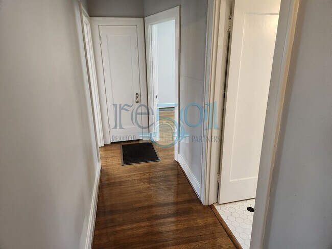 Building Photo - *Coming Soon* Great Hillcrest Find!  2Bedrooms & 1 Bathroom Pefect for UAMS Student(s)