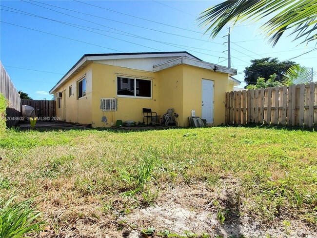Building Photo - 808 N 24th Ave