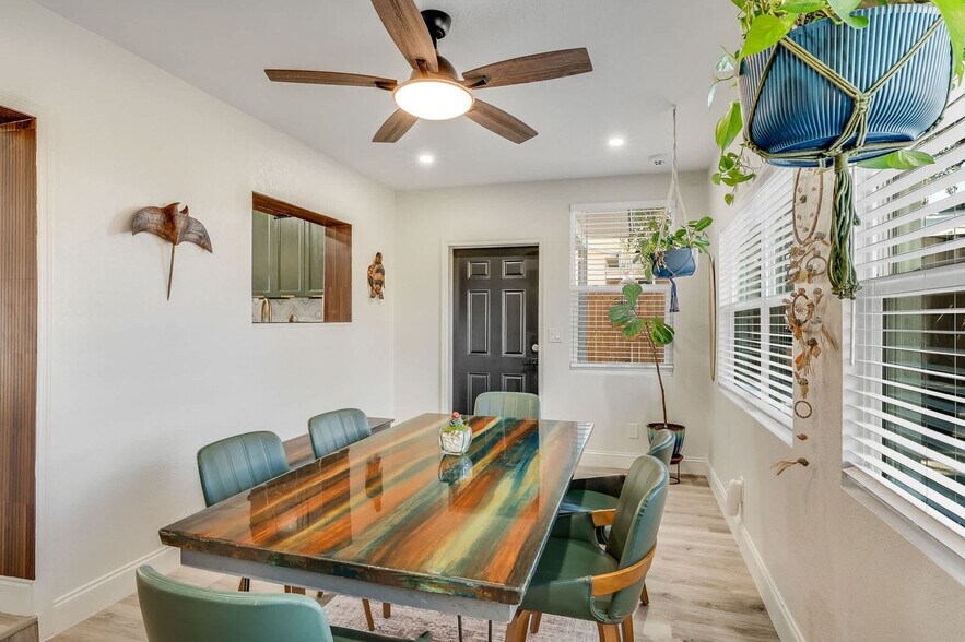 Building Photo - 415 N Shore Dr