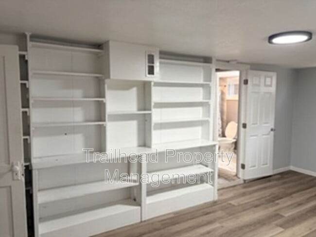 Building Photo - 2911 N Walnut St