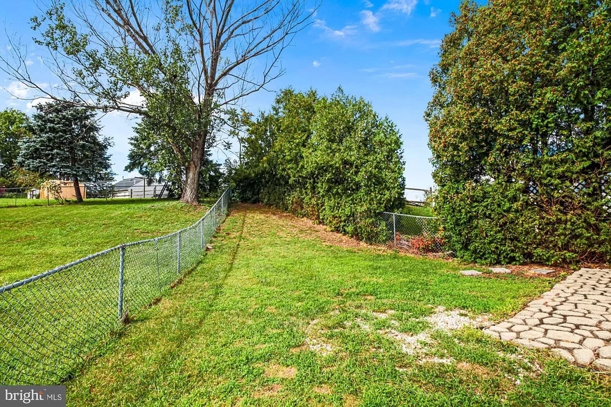 Fenced back yard (2) - 1 Dogwood Ln