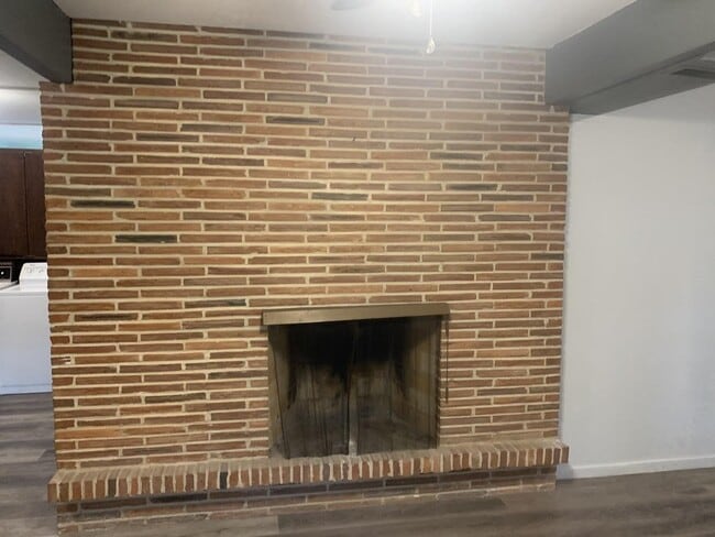Building Photo - 2305 Domingo Dr