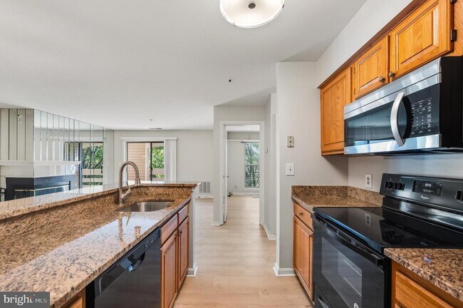 Building Photo - 240 S Reynolds St