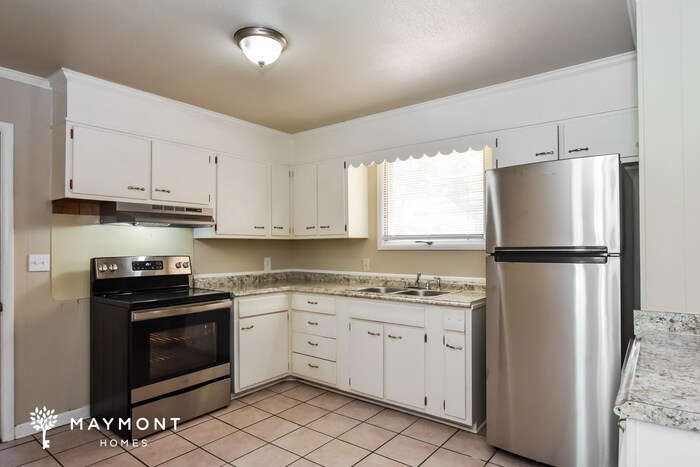 Building Photo - 7708 Saxon Dr SW