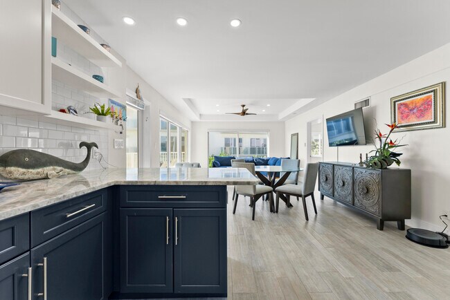 Building Photo - 1203 Hillsboro Mile