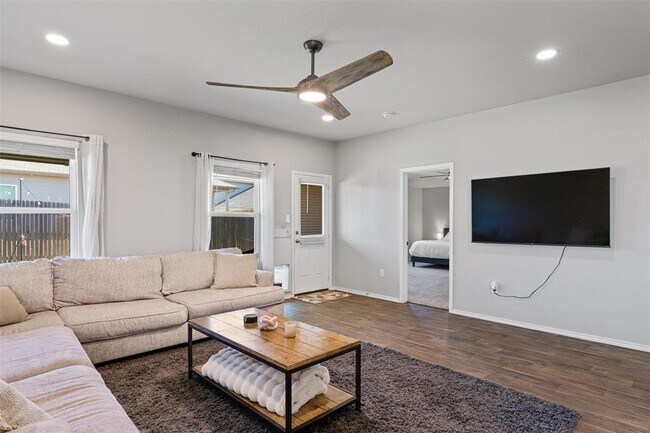 Building Photo - 6021 Roderick Dr