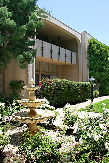 Building Photo - 5266 Lindley Ave