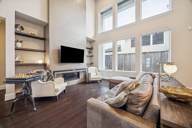 Building Photo - 618 Pink Azalea Trail