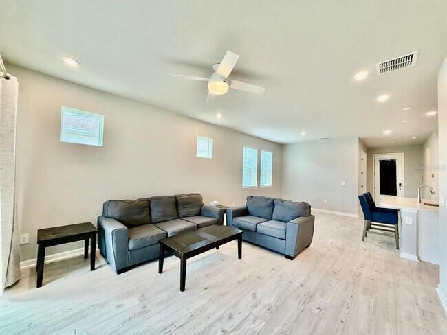 Building Photo - 6044 Timberdale Ave