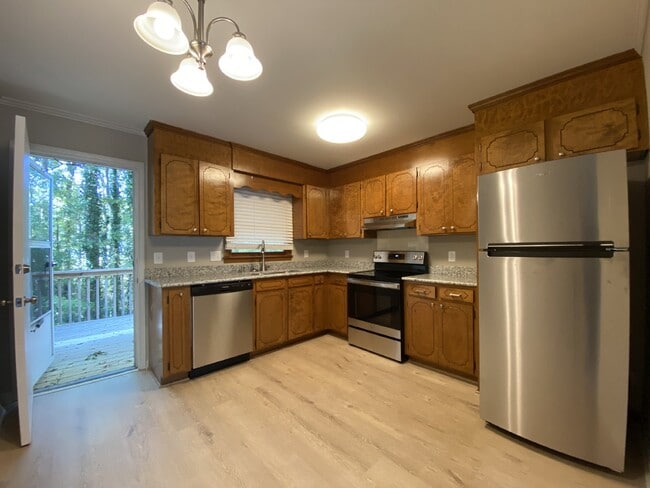 Building Photo - Spacious 2-Bed Duplex in Simpsonville – Pr...