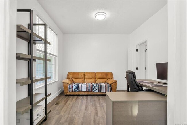 Building Photo - 717 Lantern Pl