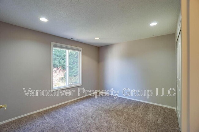 Building Photo - 2515 SE 173rd Pl