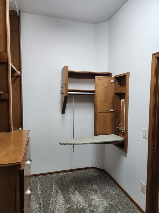 Building Photo - 3808 Kensington Dr