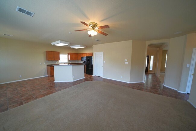 Building Photo - Spacious Home in Cibolo with 3 Car Garage! Realor Commission: $750