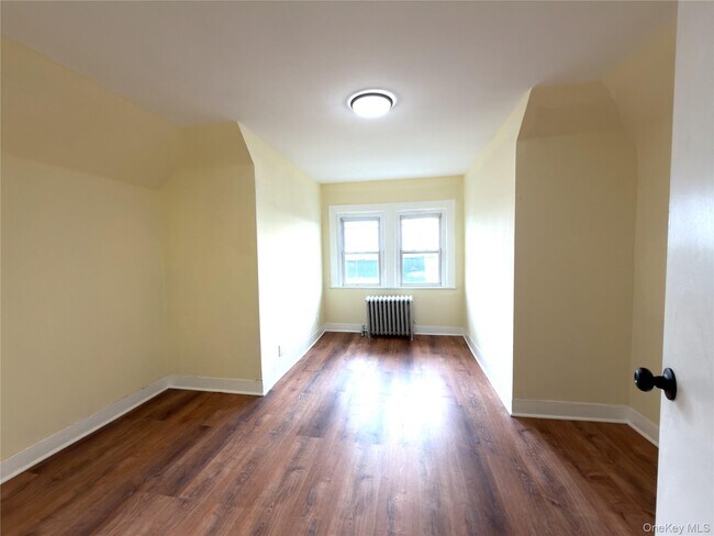 Building Photo - 302 W Hudson St