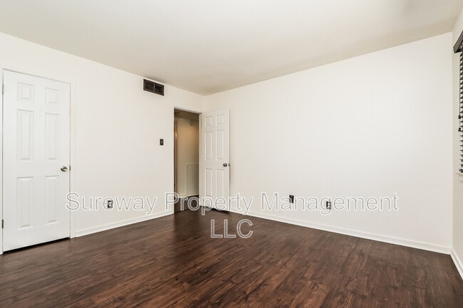 Building Photo - 806 Gregorys Way