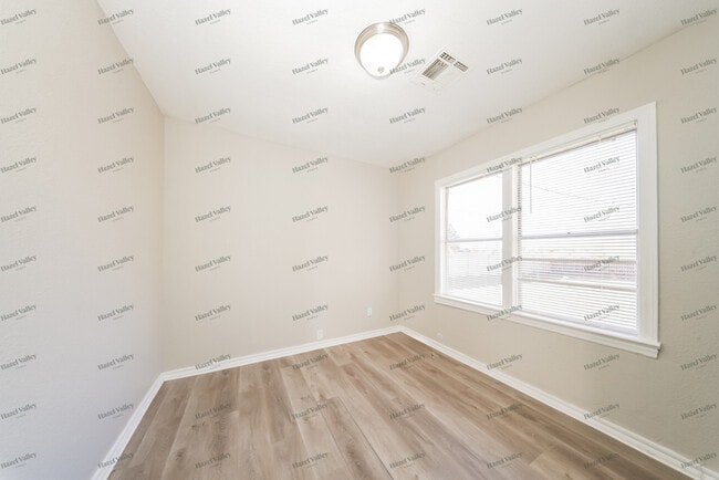 Building Photo - 1517 Oelke Dr