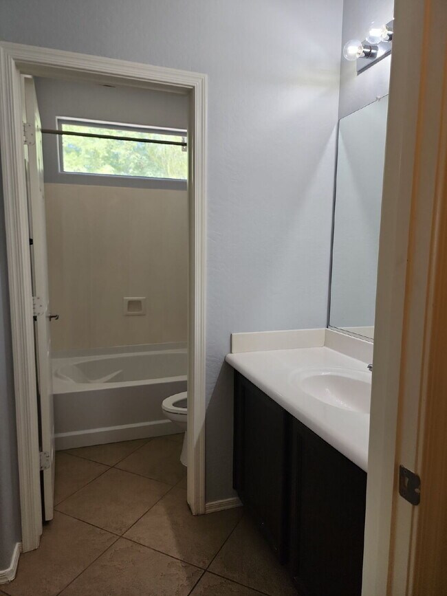 Building Photo - "Charming Anthem Retreat: 3-Bed, 2-Bath Ge...