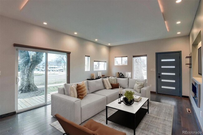 Building Photo - 2798 S Lincoln St