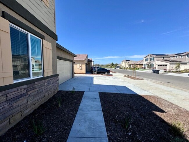 Building Photo - COMING SOON Brand new 4 bedroom Menifee Home with Solar included, now available for LEASE!