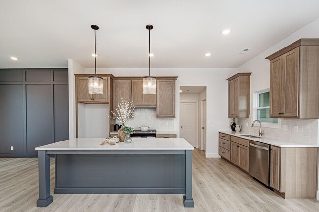 Building Photo - 4600 Chambers Bay Dr