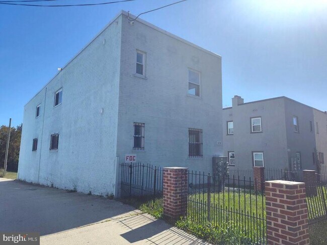 Building Photo - 4230 6th St SE