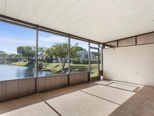 Building Photo - 14293 Kendale Lakes Dr