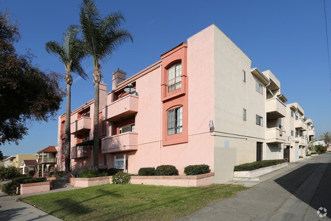 Building Photo - Kelton Terrace