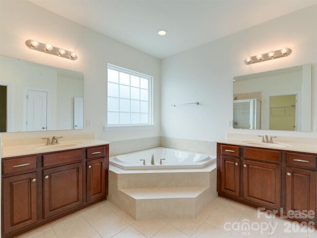 Building Photo - 12926 Union Square Dr