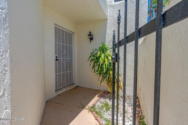 Building Photo - 200 Florida Shores Blvd