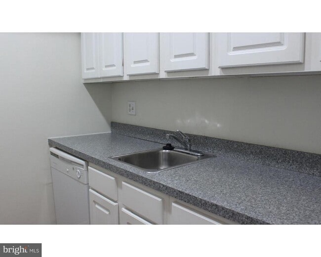 Building Photo - 2031 South St