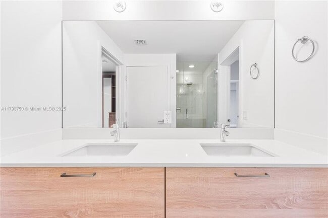 Building Photo - 2 bedroom in North Miami Beach FL 33160